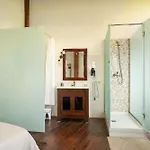 Necana בית הארחה 3*